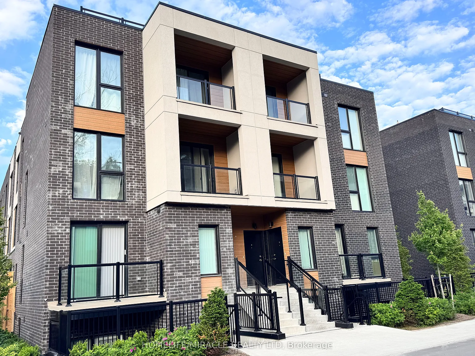 4 bed, $3,898 — Photo 1