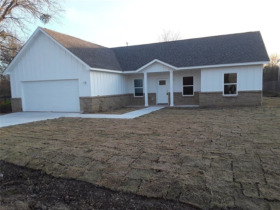 1st image of 323 Lamaloa Ln