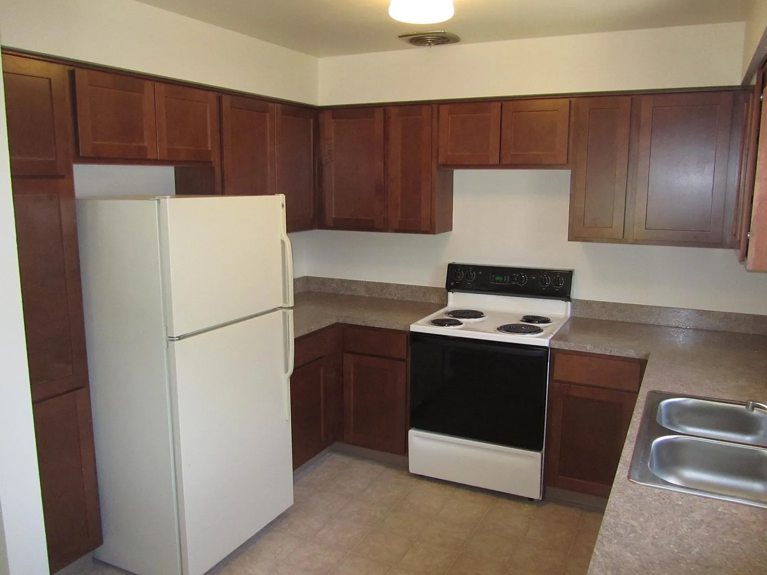 3 bed, 1600 sqft, $1,785 — Photo 1