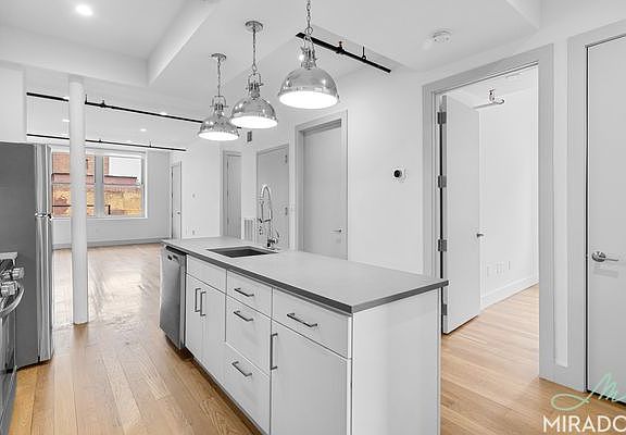 3rd image of 347 Lorimer St #2A