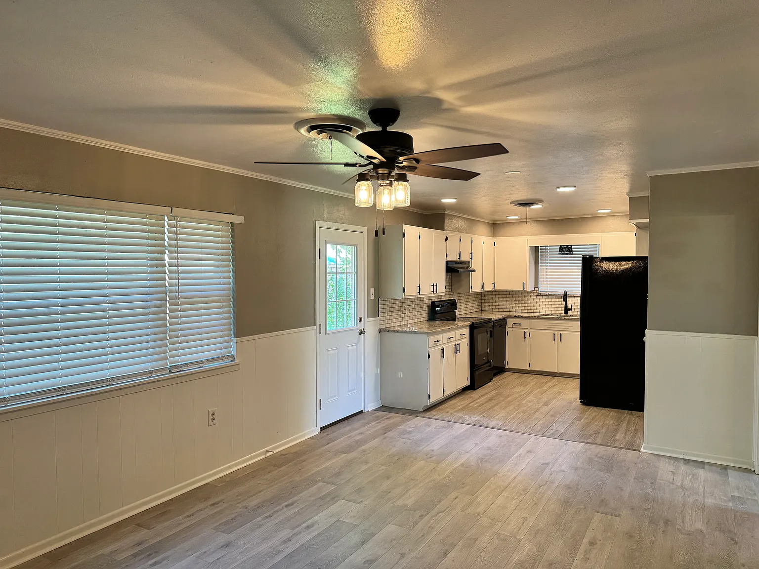 3 bed, 1224 sqft, $1,700 — Photo 2