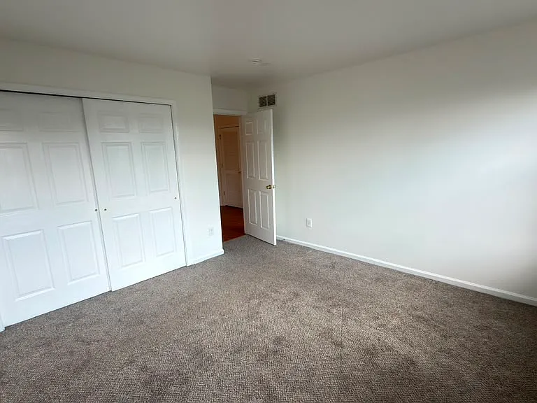1071 King Way — Photo 16