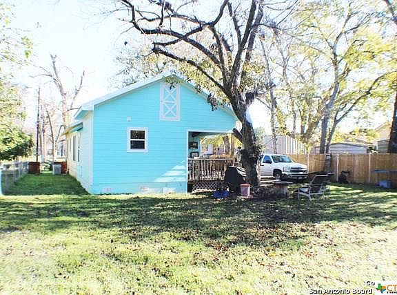 3rd image of 444 S Veramendi Ave