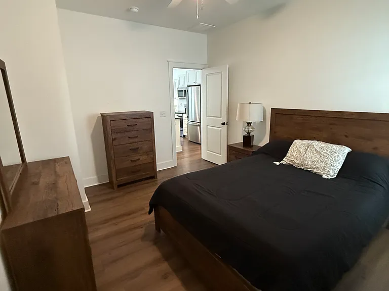 Second bedroom- queen bed