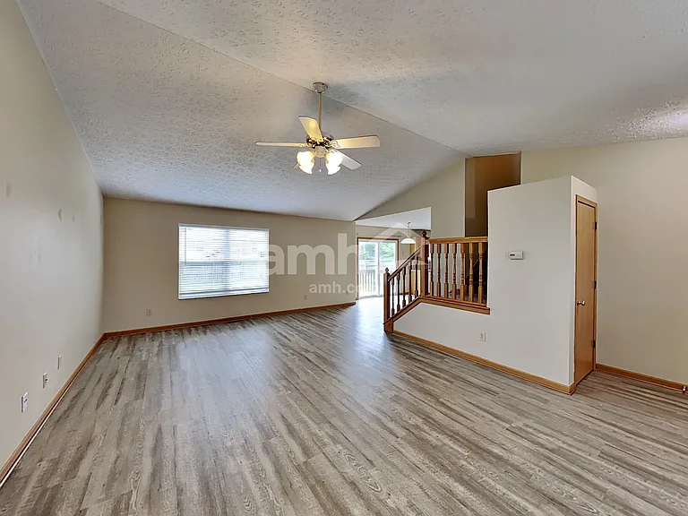 6870 Laburnum Dr — Photo 7