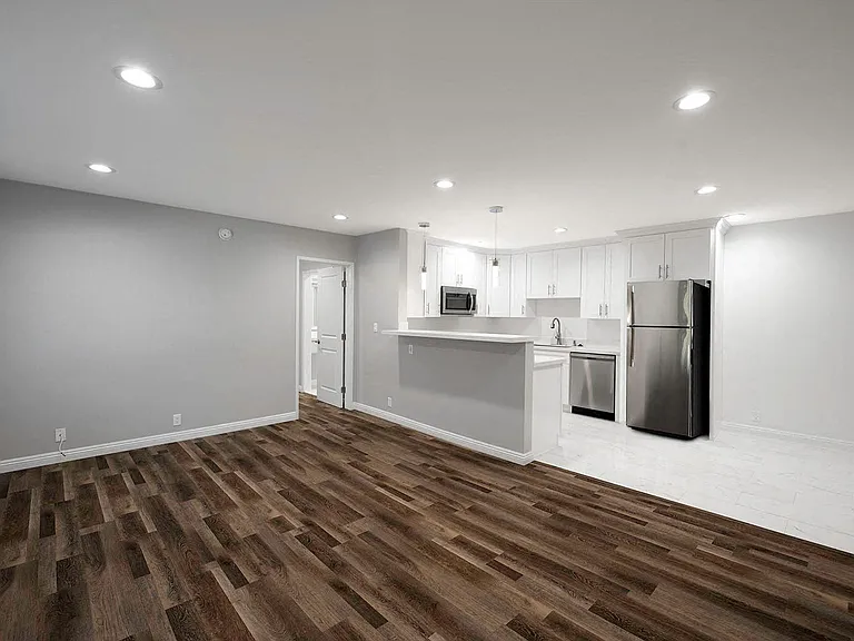 Country Club Apartments — Photo 49