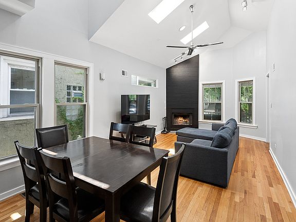 2nd image of 4312 W Wrightwood Ave
