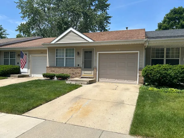 1202 Riverwood Dr, Algonquin, IL 60102