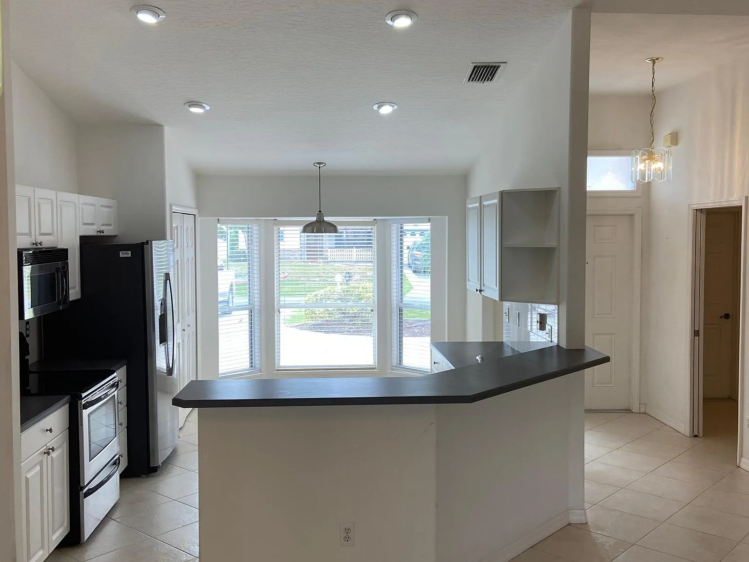 3 bed, 1647 sqft, $2,300 — Photo 4