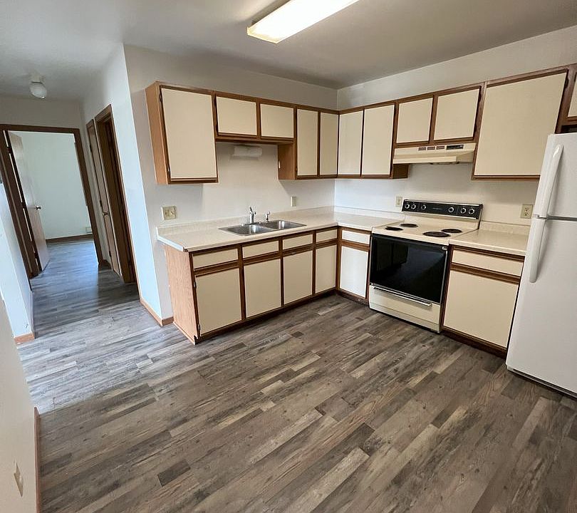 1st image of 1103 Glades Dr #2