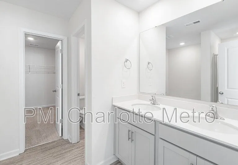 8019 Rowling Dr — Photo 9