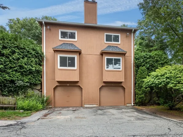 5 Highness Dr, Uxbridge, MA 01569