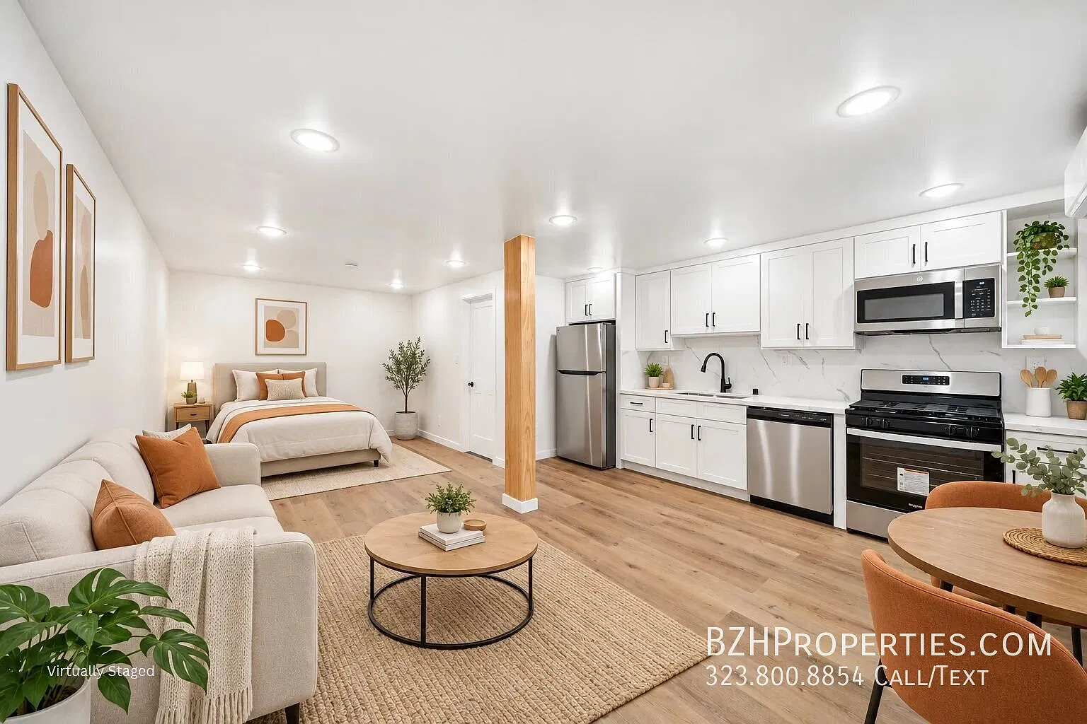 Modern West Hollywood Studio with Private Enclosed Patio — Photo 1