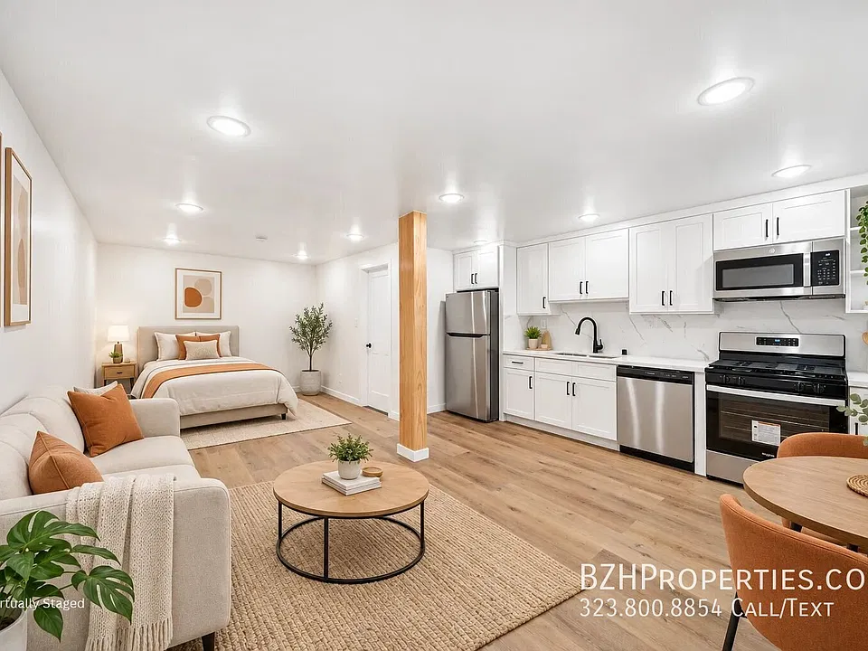 1027 1/2 N Gardner St