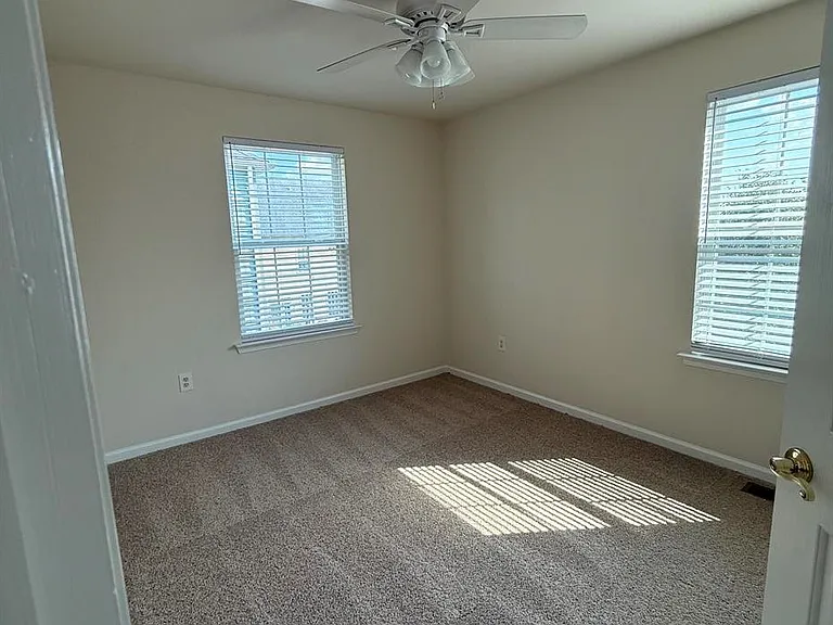 860 Main St — Photo 16