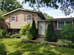1581 Begonia Cir NW, Mogadore, OH