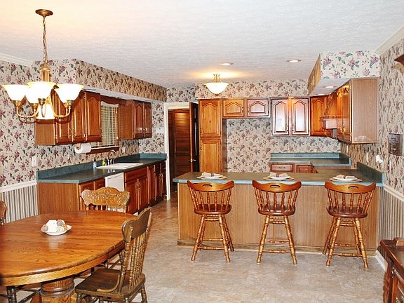 4th image of 2403 Eastland Dr