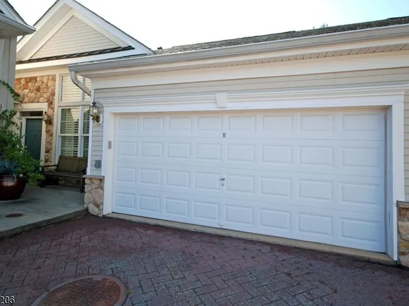 11 Quarry Dr, Woodland Park, NJ 07424