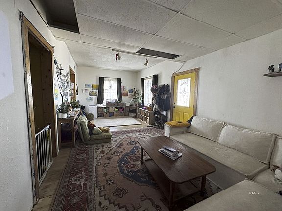 3rd image of 607 N Merrill Ave