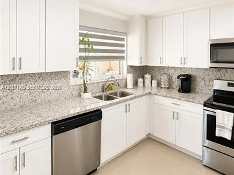12295 SW 10th Ter — Photo 3
