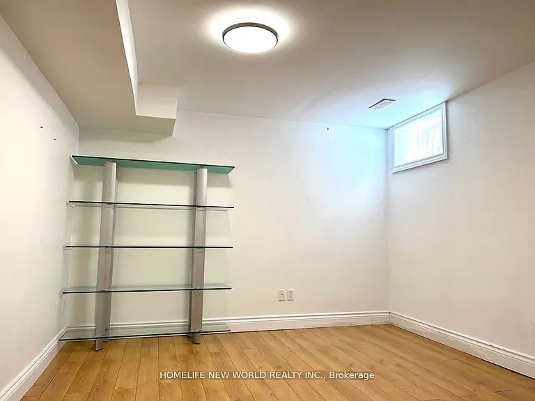 102 Madsen Cres — Photo 16