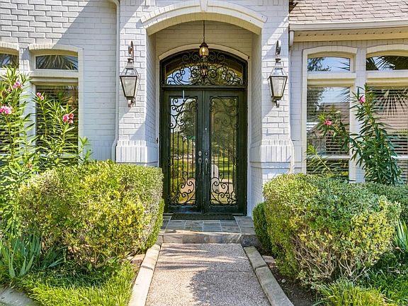 3rd image of 18406 Summerfield Dr