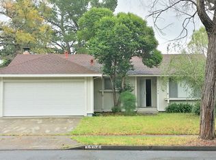 1304 Tuliptree Rd, Santa Rosa, CA 95403