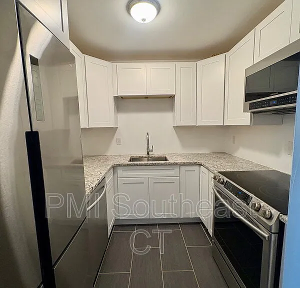4 Coggswell St #17 — Photo 7