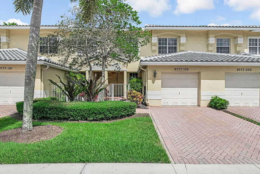 2 bed, 2.0 bath, 1826 sqft, $2,800 — Photo 1