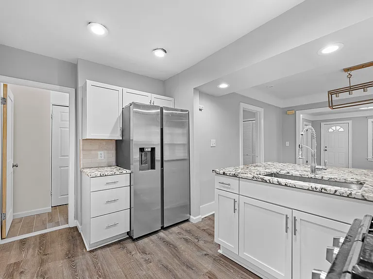 419 W Twelve Mile Rd — Photo 4