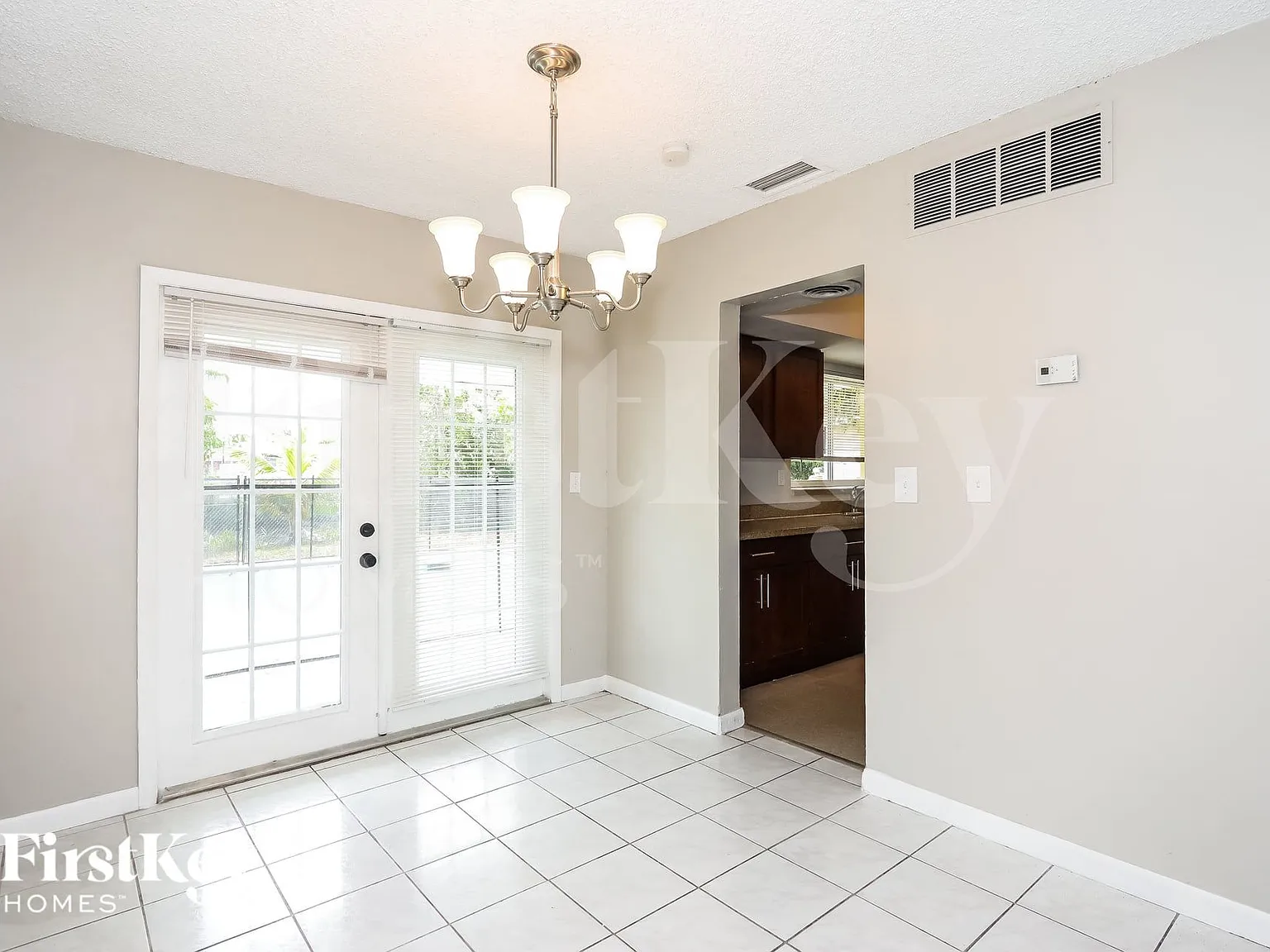 4 bed, 3.0 bath, 1499 sqft, $2,650 — Photo 4