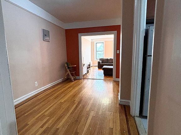 3rd image of 10 Cooper St APT 4C