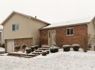 32 Willow Rd, Matteson, IL 60443