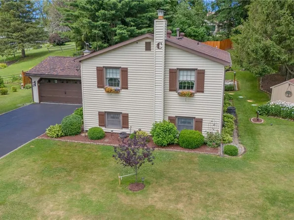 32 Candlewood Dr, Oswego, NY 13126