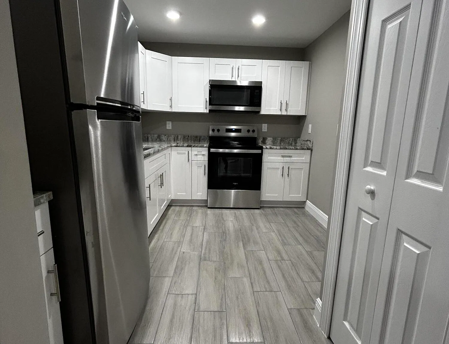 2 bed, 2.0 bath, 865 sqft, $1,900 — Photo 2