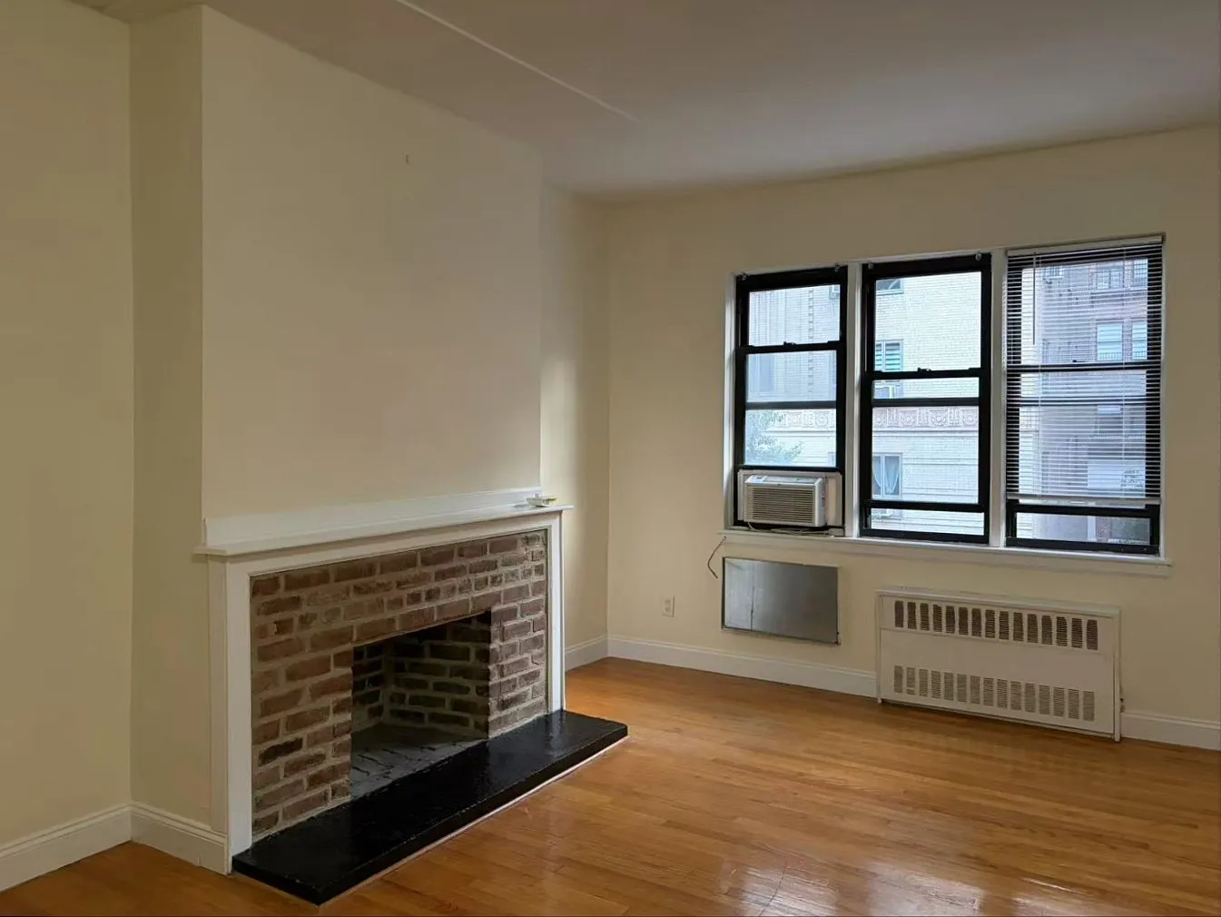 207 West 20th Street — Photo 2