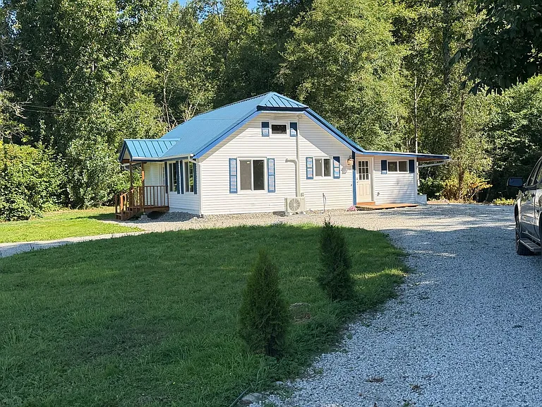 20756 Prairie Rd — Photo 3
