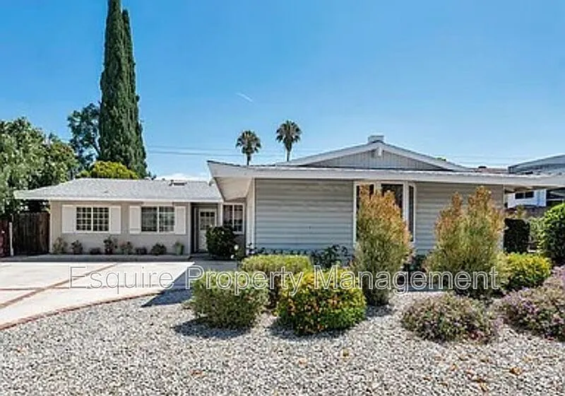 3 bed, 2.0 bath, 1244 sqft, $3,950 — Photo 2