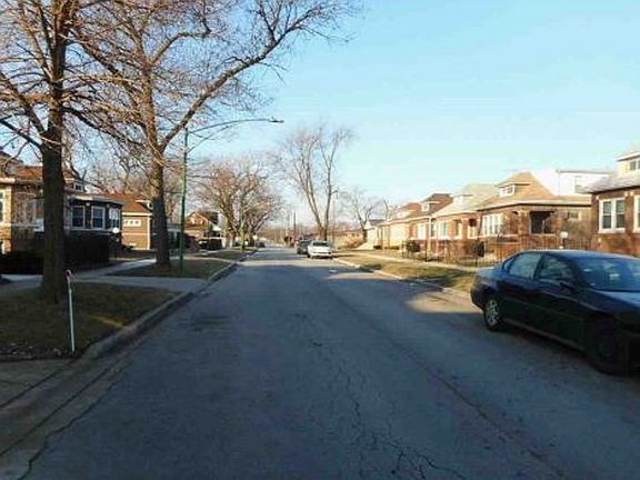 Exterior Neighborhood (street photo)