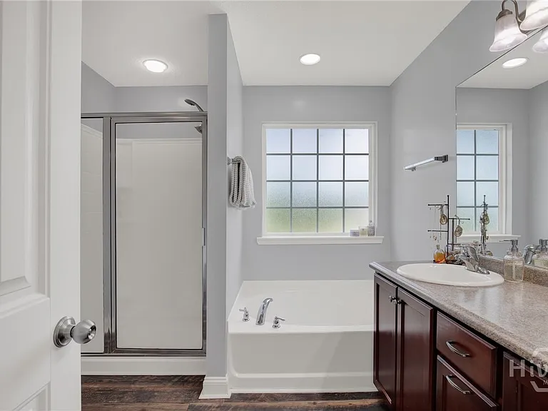 384 Manchester Ct — Photo 22