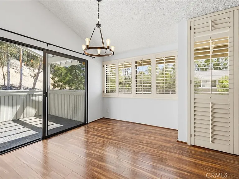 22127 Burbank Blvd #7 — Photo 6