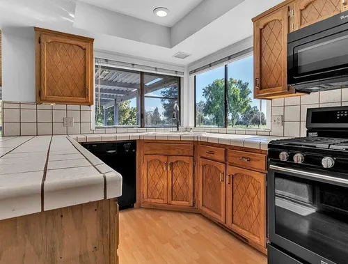 1046 N Demaree St #2 Photo 1