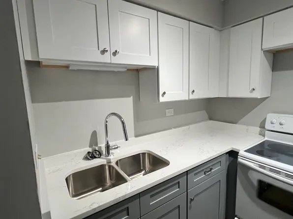 (undisclosed Address), Chicago, IL 60613