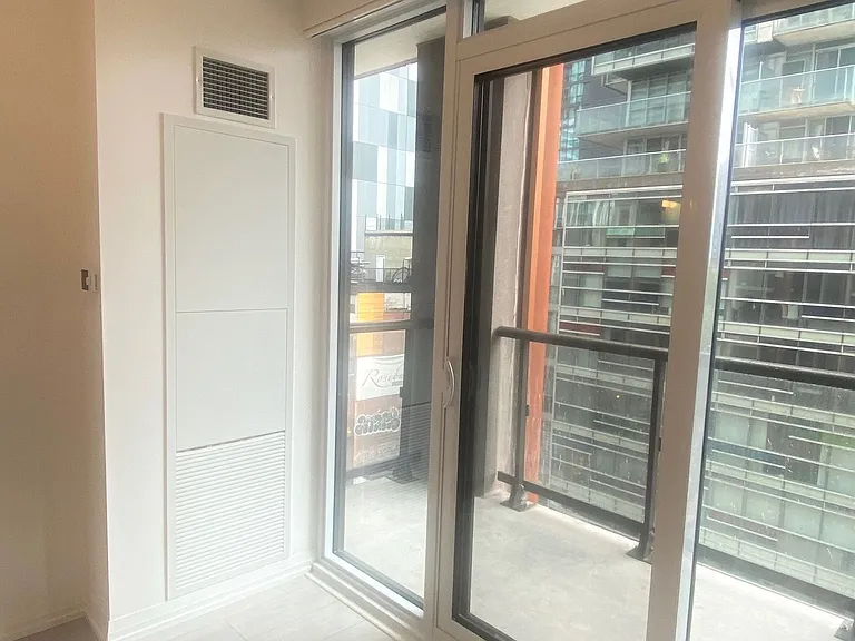 400 King St W #715 — Photo 16