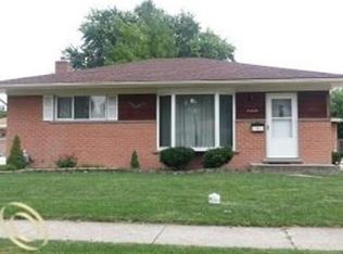 31630 Newport Dr, Warren, MI 48088