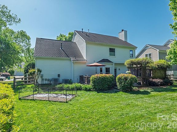 3rd image of 8417 Newton Ln