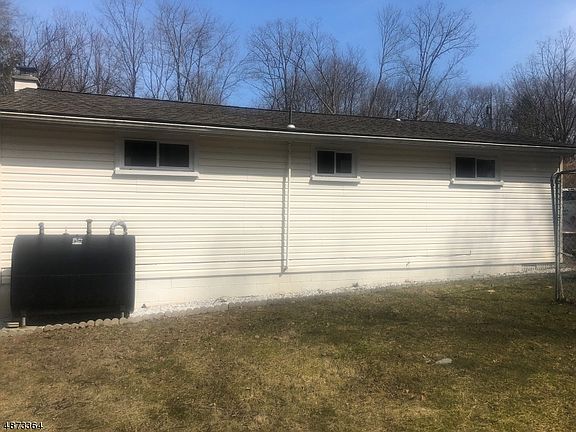 2nd image of 905 Pepperidge Dr