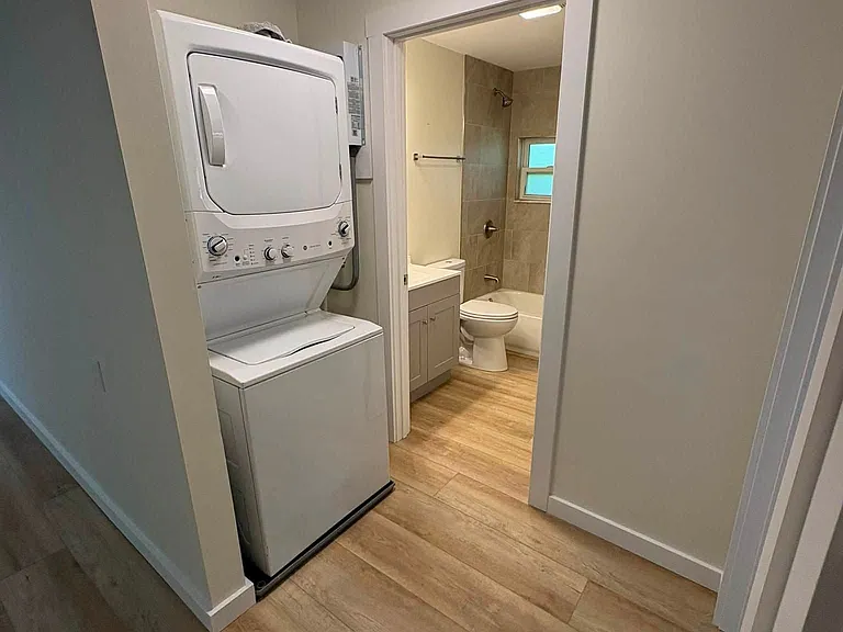 1072 Lake Dr — Photo 6
