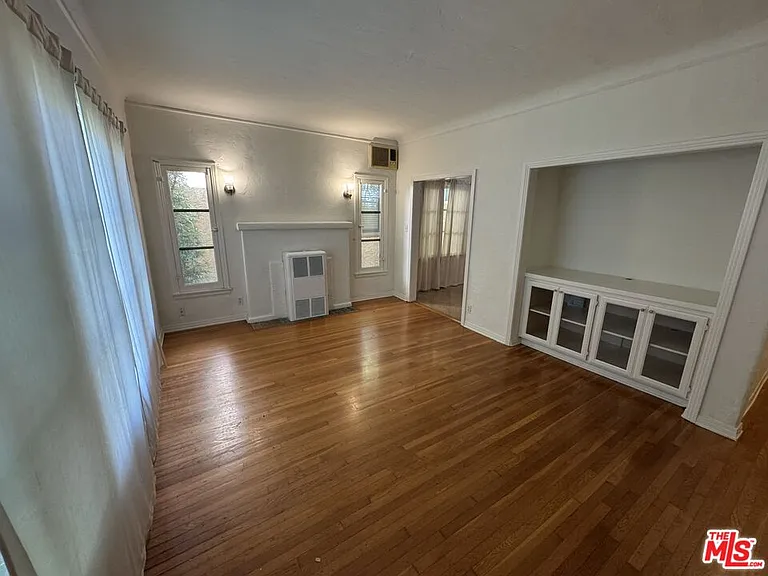 264 S Reeves Dr #101 — Photo 5