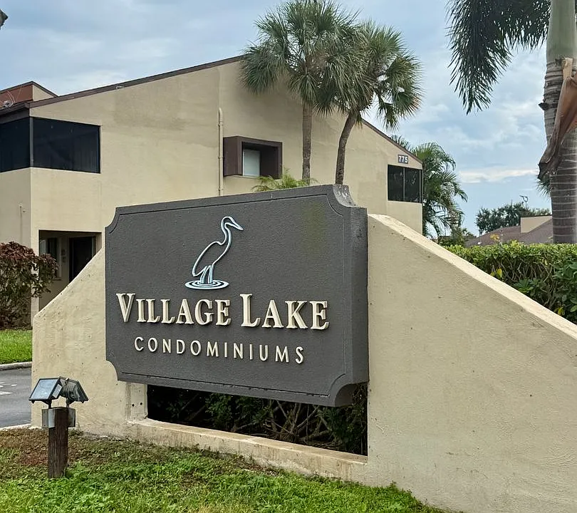 775 N Village Lake Dr #208